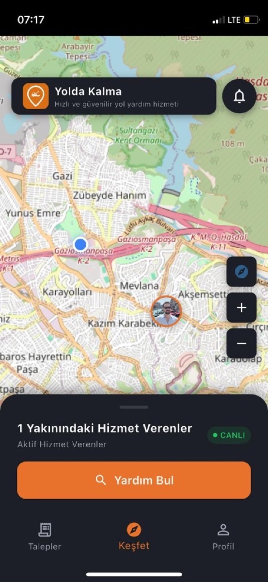 Yolda Kalma uygulamasında yakınındaki hizmet verenleri gösteren keşfet ekranı